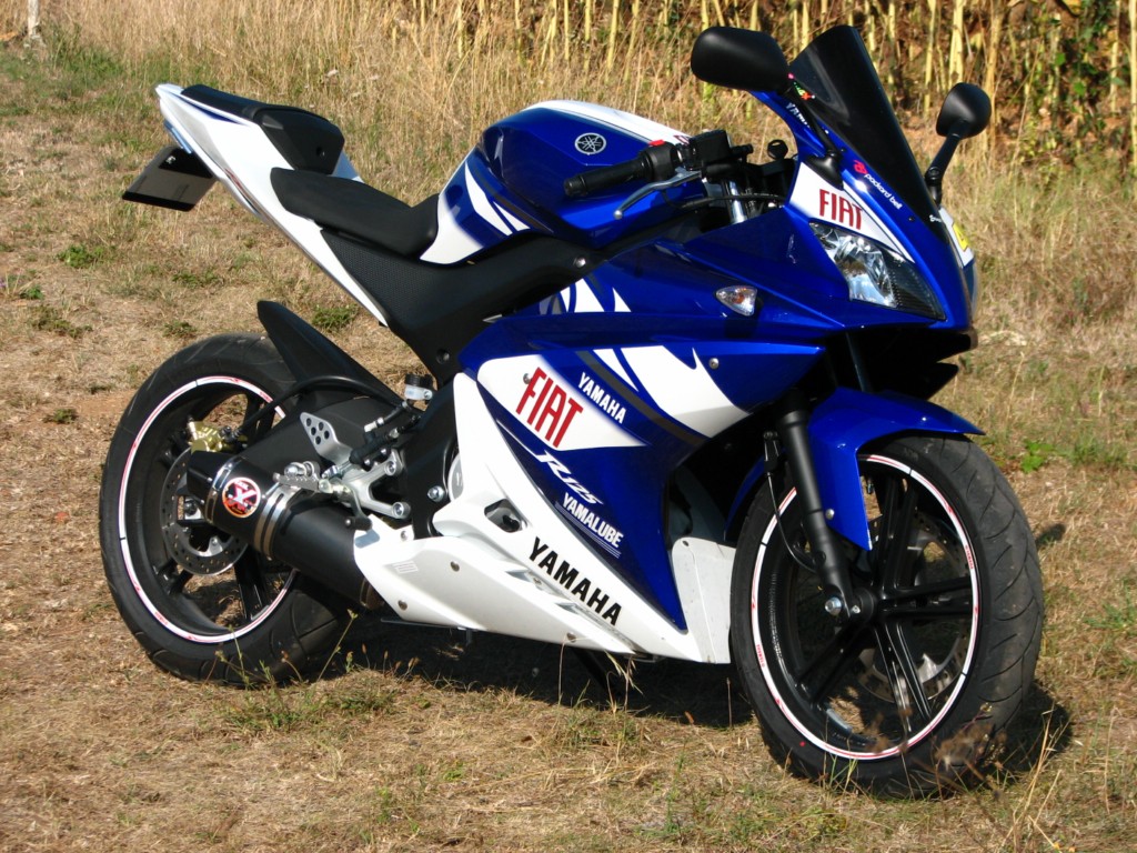 et Hop une YZF-R125R en plus !! Yzf-r125-team-r-p...024x768--1f604d8