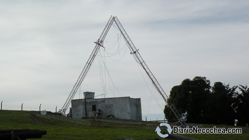 Cayó una torre de CableVisión en Necochea y gracias a Dios no hubo que lamentar heridos.-
